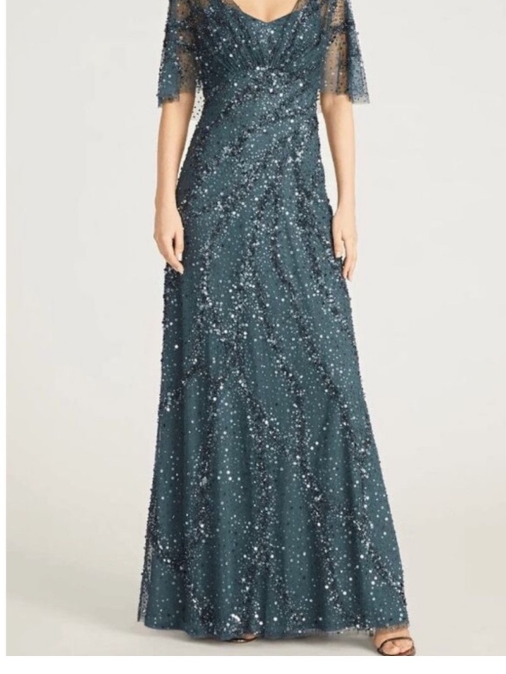 NWT Theia Beaded Sequin Evening Gown Size 4 Gray Flutter Sleeve Formal Dress